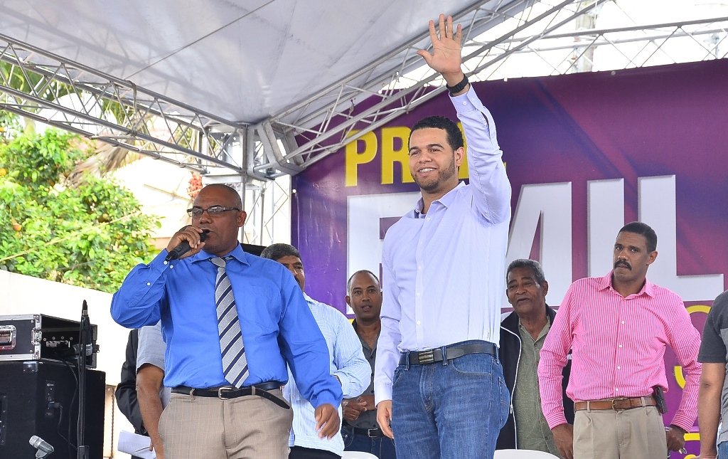 Carlos Alberto es recibido con alegría en Villa Trina
